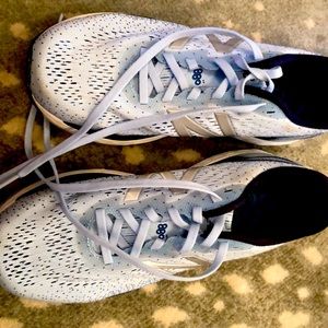 New balance women’s running shoes